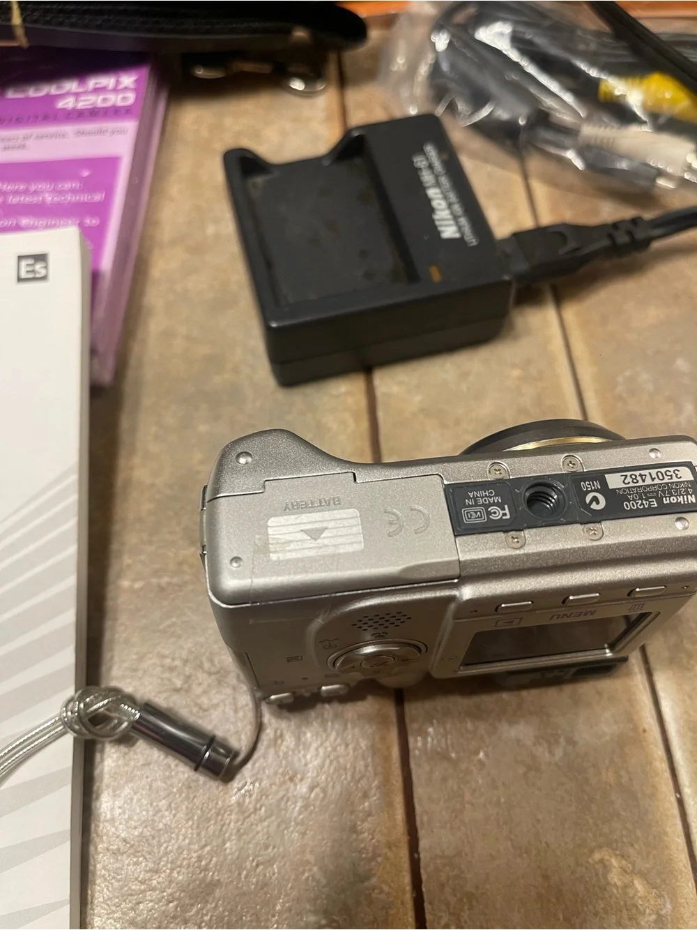 Nikon Coolpix 4200 Silver Digital Camera Boxed Artwork